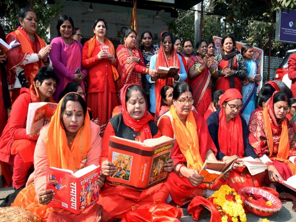 BJP women's wing reading Ramcharitmanas in Patna (Photo/ANI)
