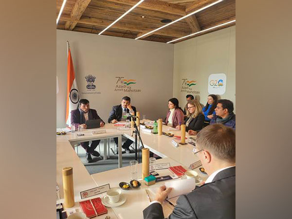 Union Health Minister Mansukh Mandaviya at roundtable discussion in Davos. (Photo: PIB)