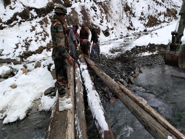 Indian Army constructs a bridge for the locals of Ghaggar Hill village. (Photo/ANI)