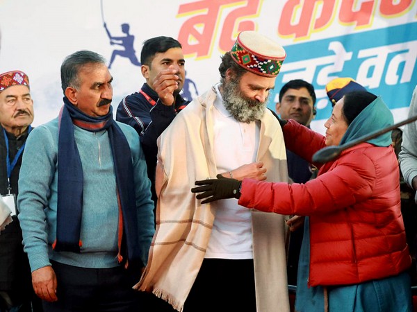 Congress leader Pratibha Singh welcoming Rahul Gandhi during Bharat Jodo Yatra in Himachal Pradesh (Photo/ANI)