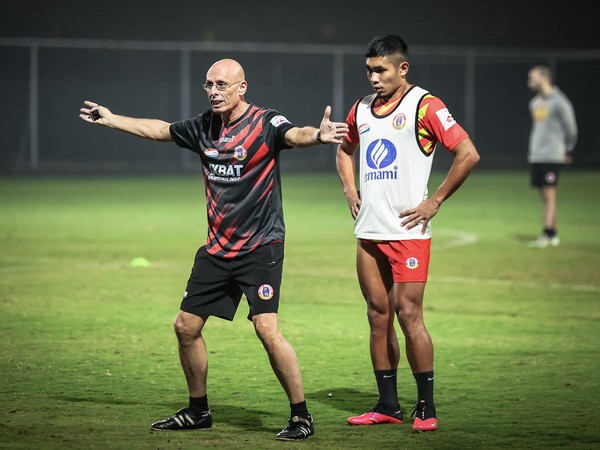 East Bengal FC head coach Stephen Constantine during practice (Photo: ISL Media) 