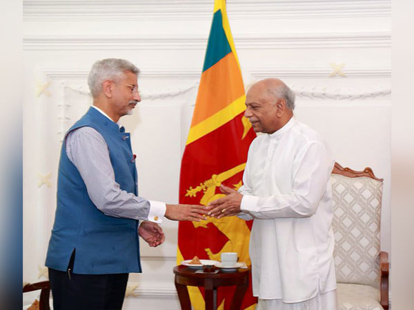 External Affairs Minister S Jaishankar, Sri Lankan PM Dinesh Gunawardena (Image: Twitter/@DrSJaishankar)