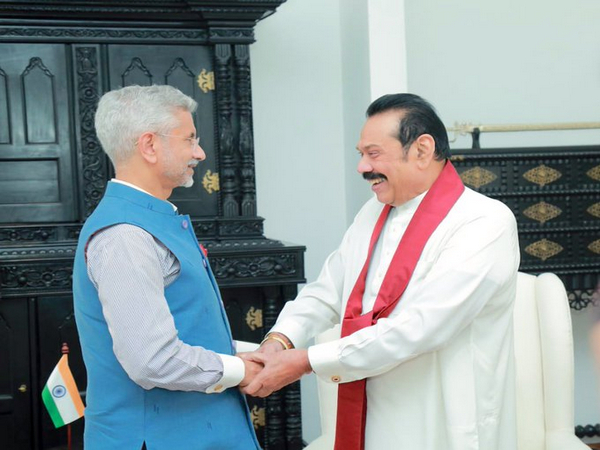 External Affairs Minister S Jaishankar, Former Sri Lankan PM Mahinda Rajapaksa  (Image Credit: Twitter/@DrSJaishankar)
