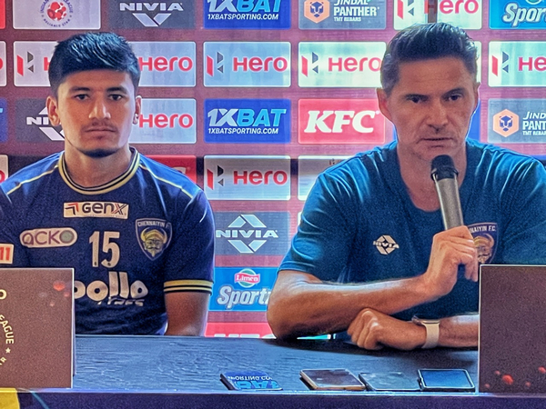 Chennaiyin FC skipper Anirudh Thapa with coach (Photo: ISL Media) 