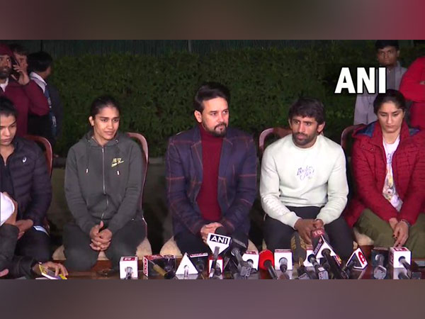 Wrestler Sakshee Malikkh and Babita Phogat at the right of Union Minister Anurag Thakur and wrestlers Bajrang Punia and Vinesh Phogat to his left (Photo/ANI)