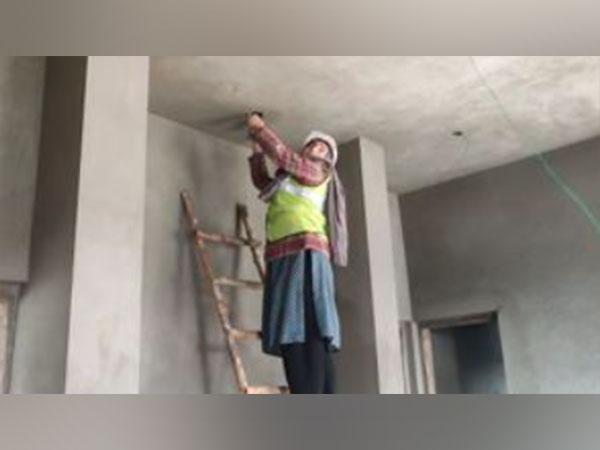 Shabnam, the woman electrician of Jammu (Photo/ANI)