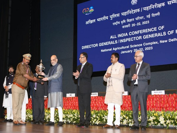 An officer of Banbasa PS receives the award from Union Home Minister Amit Shah on being adjudged as one of India's top 3 police stations. (ANI/Photo)