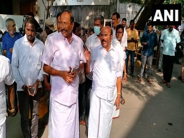  Leaders of EPS faction P Thangamani (left) and D Jayakumar (right) near BJP's office in Chennai (Photo/ANI)