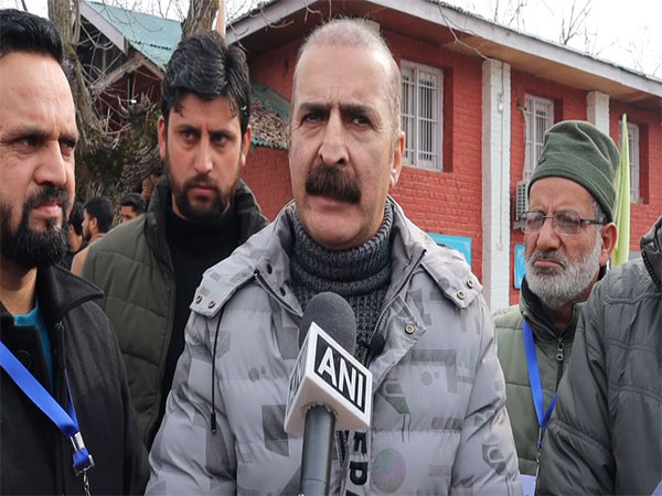 Hakeem Tanveer, Joint director Department of employment Kashmir ( Photo/ANI)