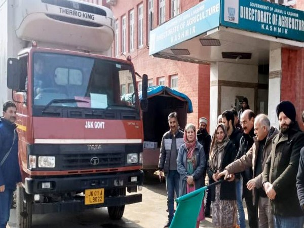 Consignment flagged off from Srinagar (Photo/ANI)