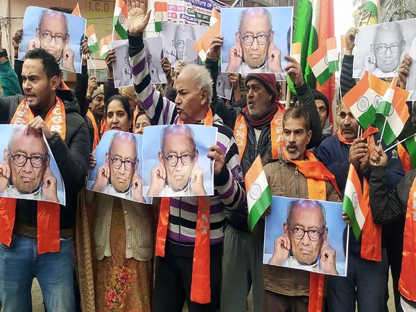 Shiv Sena Dogra Front protesting against Digvijaya Singh in Jammu (Photo/ANI)