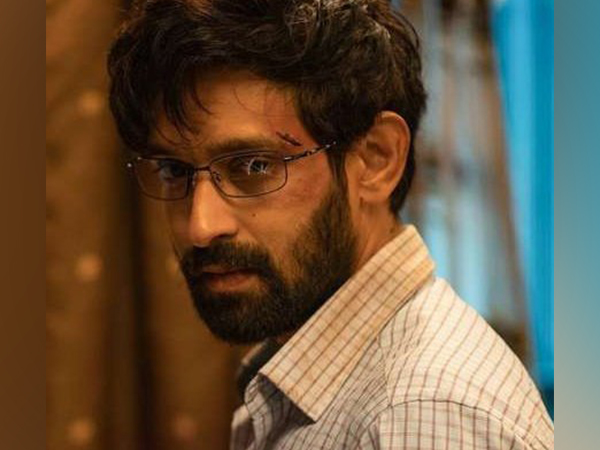 Vikrant Massey's still from Hasseen Dillruba (Image Source: Twitter)