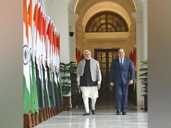 Prime Minister Narendra Modi with Egyptian President Abdel Fattah El-Sisi (Image Credit: Twitter/@narendramodi)
