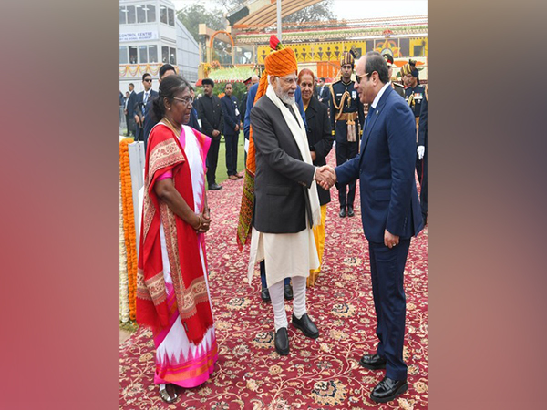 Egyptian President Abdel Fattah El-Sisi with PM Modi and President Droupadi Murmu. (Image Credit: Twitter/@narendramodi)