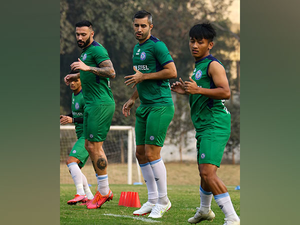 Jamshedpur FC during practice (photo: Twitter@JamshedpurFC)