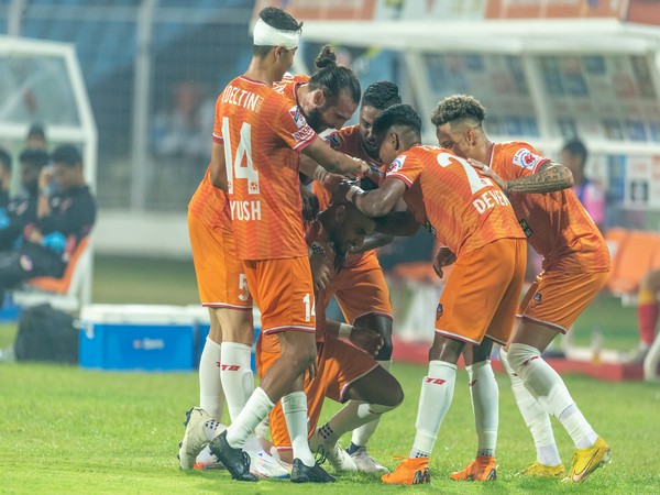 FC Goa players celebrating (photo: Twitter@FCGoaOfficial) 