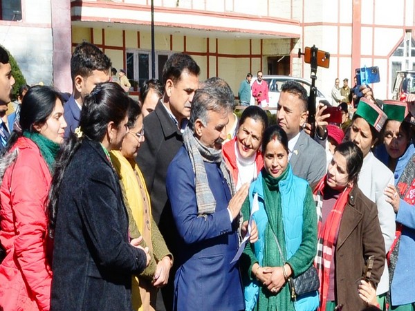 Himachal Pradesh Chief Minister Sukhvinder Singh Sukhu meets ASHA workers' union (Photo/ANI)
