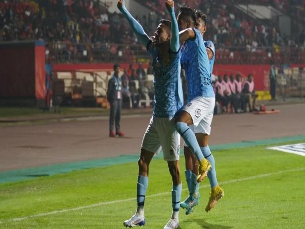 Mumbai City FC players celebrating goal (photo: Twitter@MumbaiCityFC)