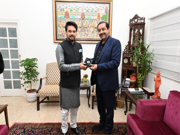 FIH president Tayyab Ikram (Right) with Sports Minister Anurag Thakur (Left) (Image: HI Twitter)