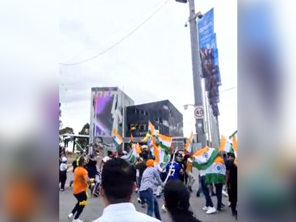 Pro-Khalistani hitting Indian supporters in broad daylight in Australia. (Photo Credit - Twitter/ Manjinder Singh Sirsa)