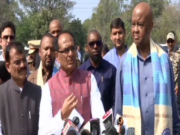 Chief minister Shivraj Singh Chouhan with Tanzanian delegates. (ANI/photo)