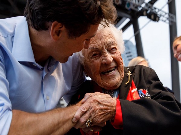 Hazel McCallion with Canadian PM Justin Trudeau. (Image Credit: Twitter/@JustinTrudeau)