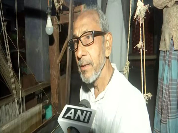 Karimuddin Ansari, a handloom worker from Varanasi (Photo/ANI)