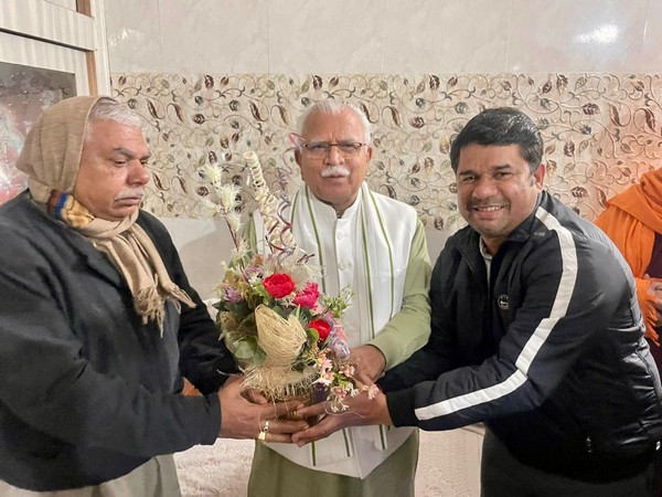 Haryana Chief Minister Manohar Lal Khattar greets U-19 T20 women's cricket captain Shefali Verma's grandfather (Photo- Manohar Lal Khattar Twitter)