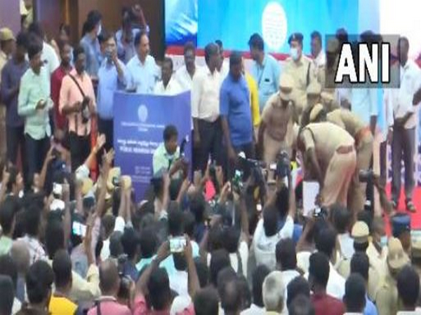 Ruckus at 'Pen Statue' erection meeting in Chennai (Photo/ANI)