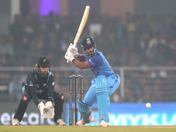 India and New Zealand players in action during second T20I (Photo: BCCI/ Twitter))
