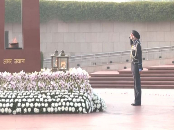 Newly appointed Vice Chief of Indian Air Force Air Marshal Amar Preet Singh at National War Memorial. (Photo/ANI)