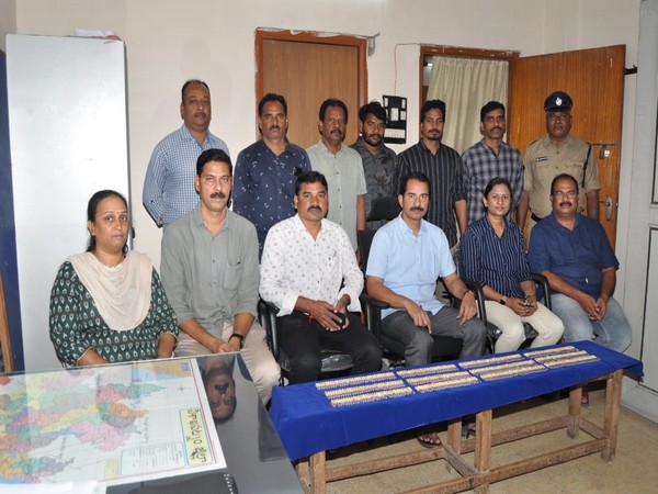 Two Drug peddlers arrested by Vizag Police (Photo/ANI)