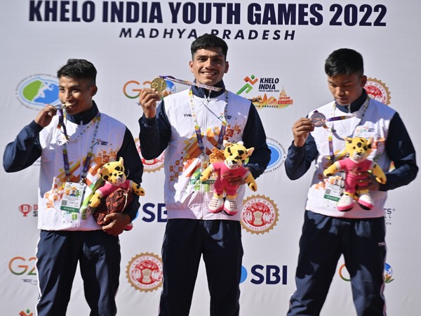 Kayaking medal winners of Khelo India Youth Games 2022 in Madhya Pradesh (Image: MYAS/SAI media)