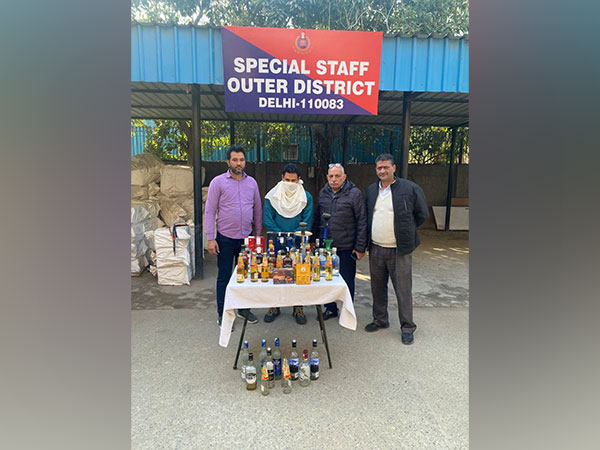 Arrested accused with seized liquor (Photo/ANI)