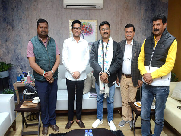 BJP MLA Suman Kanjilal joins TMC. (Photo/ Twitter @AITCofficial)