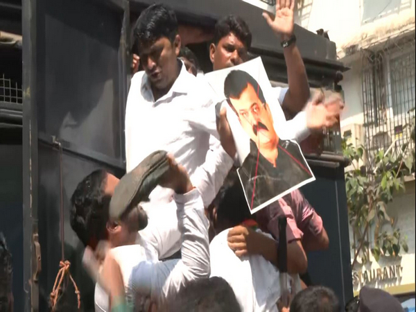 BJYM Mumbai Protest s against Jitendra Awhad out NCP office (Photo/ANI)