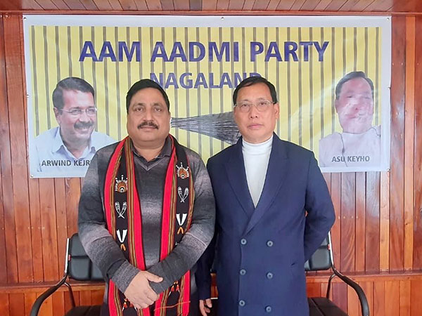 Asu Keyho (Right) Aam Admi Party state president in Nagaland (Photo:Twitter/Rajesh Shar