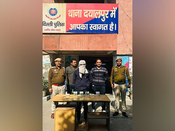 Police Team with the arrested robber (Photo/ANI)