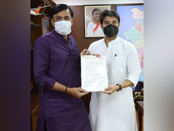 Jyotiraditya Scindia with GVL Narasimha Rao