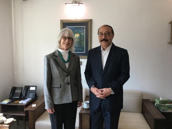Chief Coordinator for G20 Harsh Vardhan Shringla with United States Charge d' Affaires to India, Elizabeth Jones (Image Credit: Shringla's Twitter)
