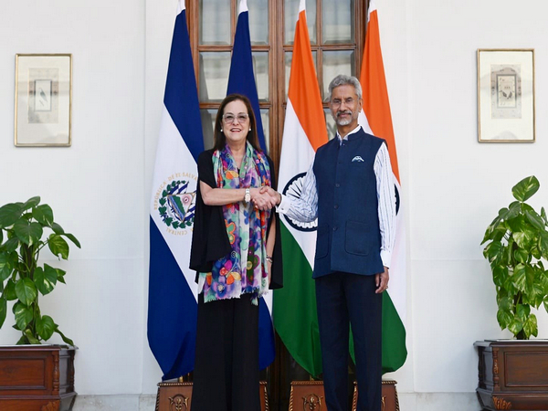 EAM Jaishankar meets El Salvador Foreign minister Alexandra Hill Tinoco (Image Credit: Twitter/@DrSJaishankar)