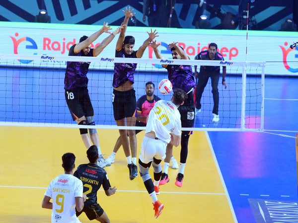 Ahmedabad Defenders and Bengaluru Torpedoes in action during Prime Volleyball League (Image: PVL)