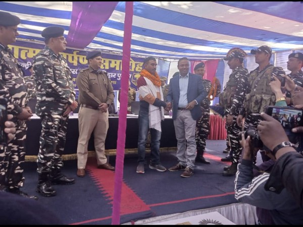 Maoist with Rs 15 lakh bounty surrenders before CRPF (Photo:ANI)