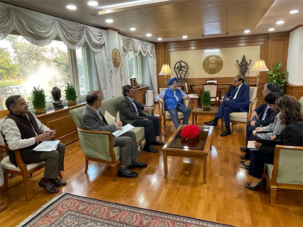 Union Minister for Housing & Urban Affairs, Hardeep Singh Puri with his Mauritian counterpart Louis Steven Obeegadoo. (Photo Credit - Twitter)