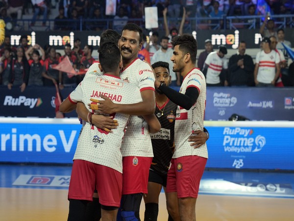 Kolkata Thunderbolts celebrate after winning a point in PVL (Image: PVL)