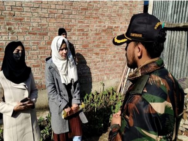 Indian Army felicitating the students (Photo/ANI)