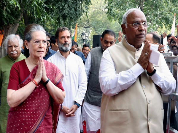Congress President Mallikarjun Kharge along with Sonia Gandhi, Rahul Gandhi and others (File Photo/ANI)