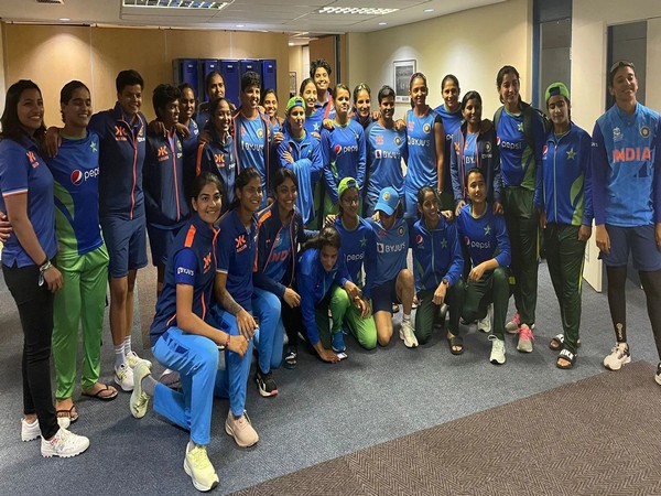 India and Pakistan players meet after T20 World Cup clash (Photo: ICC)