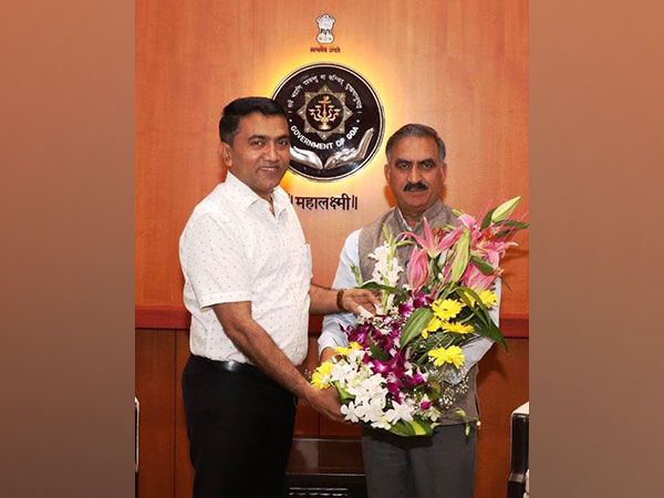 Himachal CM Sukhvinder Singh Sukhu (right) with Goa CM Pramod Sawant (left) in Goa (Photo/ANI)