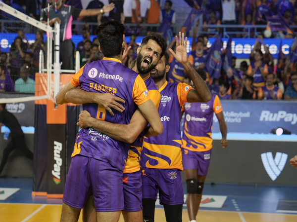 Bengaluru Torpedoes in action against Mumbai Meteors during Prime Volleyball League (Image: PVL)